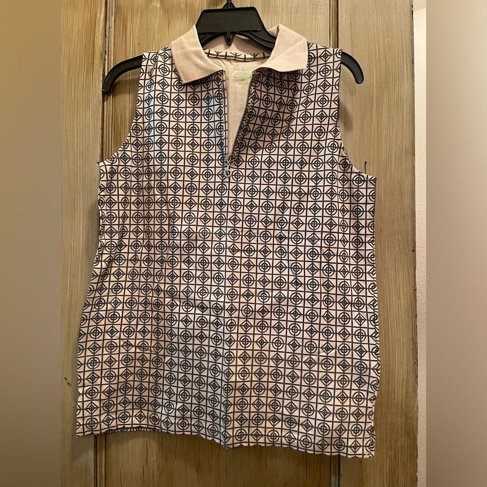 Sleeveless golf shirt